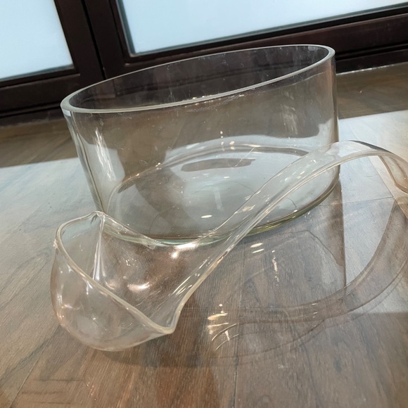 Excellent Condition Heavy Glass Punch/Salad Bowl with Ladle - Picture 6 of 7